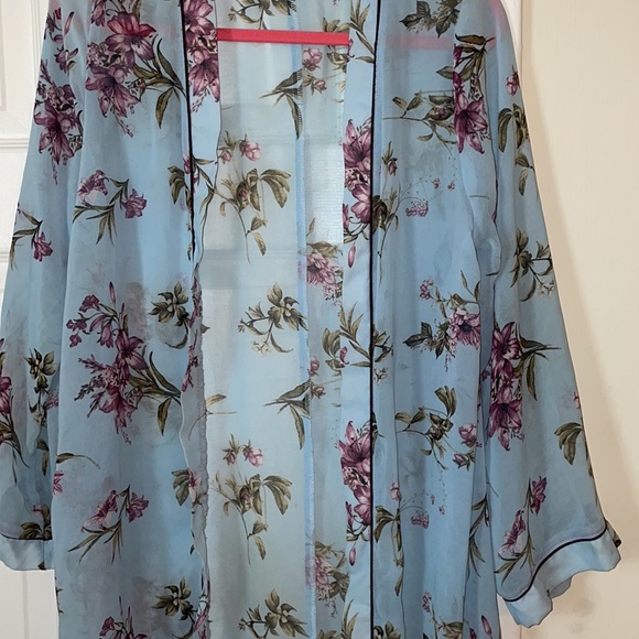 Sheer cardigan good condition - Picture 2 of 3